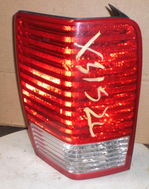 2007 to 2009 chrysler aspen drivers side tail light