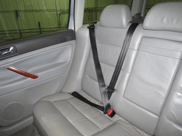 2004 volkswagen passat rear seat belt & retractor only rh passenger gray