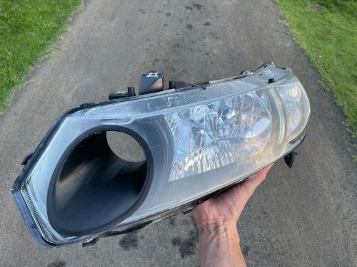 Civic coupe 2007 air duct piece only ( headlight not included)