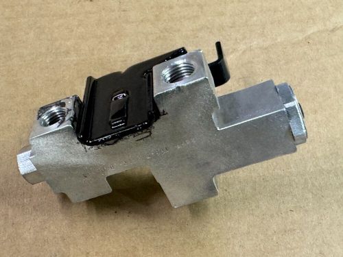 87-93 ford mustang brake proportioning valve w/ bracket master cylinder drum oem