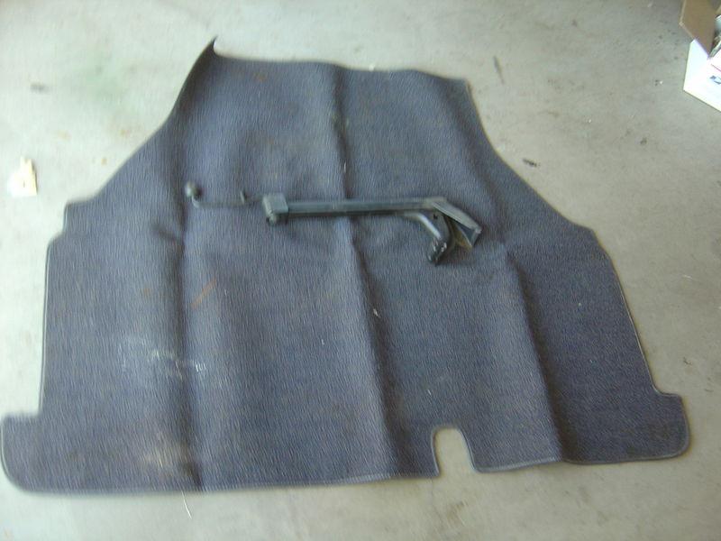  bmw 3.0 coupe trunk blue and bl;ack like salt and pepper carpet and floor jack 