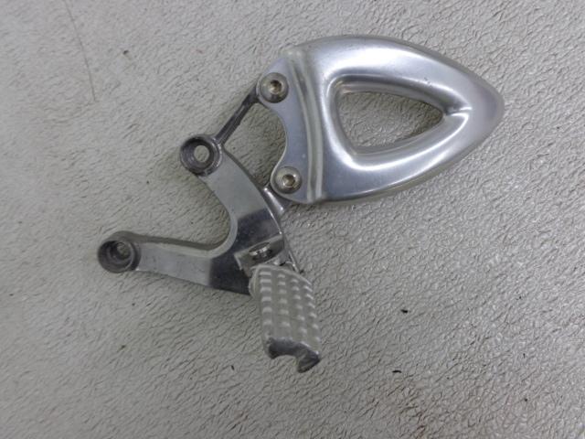 2004 triumph daytona 955i 955 i left rear set foot peg & bracket