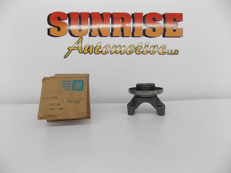 1979-1997 gm truck yoke 14 bolt rear 9.5 ring gear 33 spline nos 15579602 