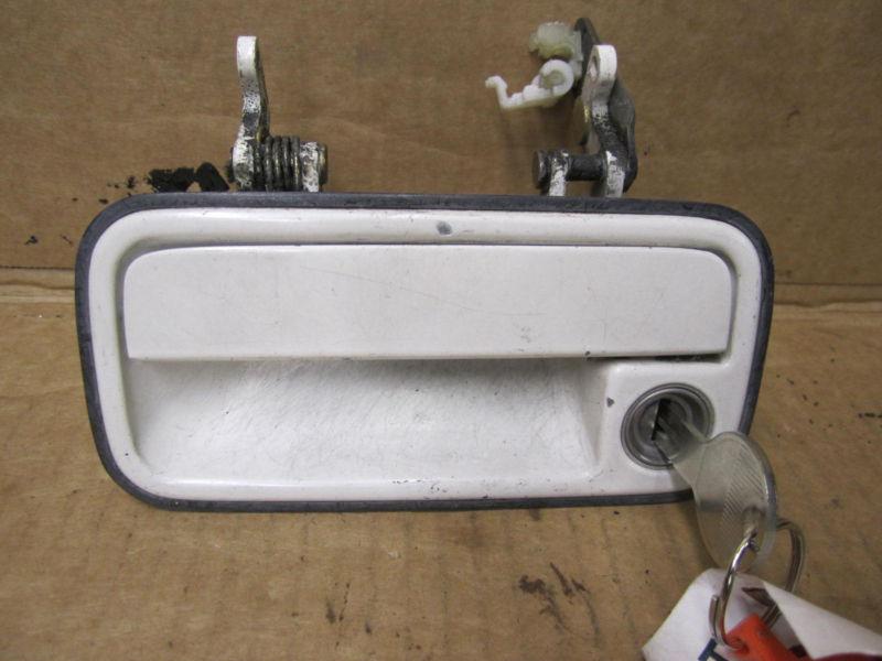 Mazda mpv 996-98 1996-1998 exterior door handle w/ lock & key driver lh left