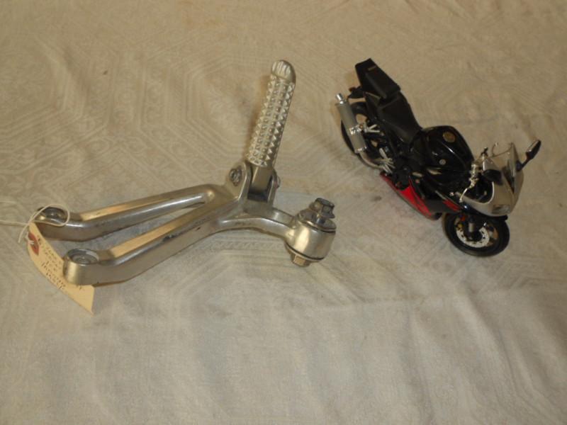  1998-2000 yamaha yzf r1 rear foot peg braket left