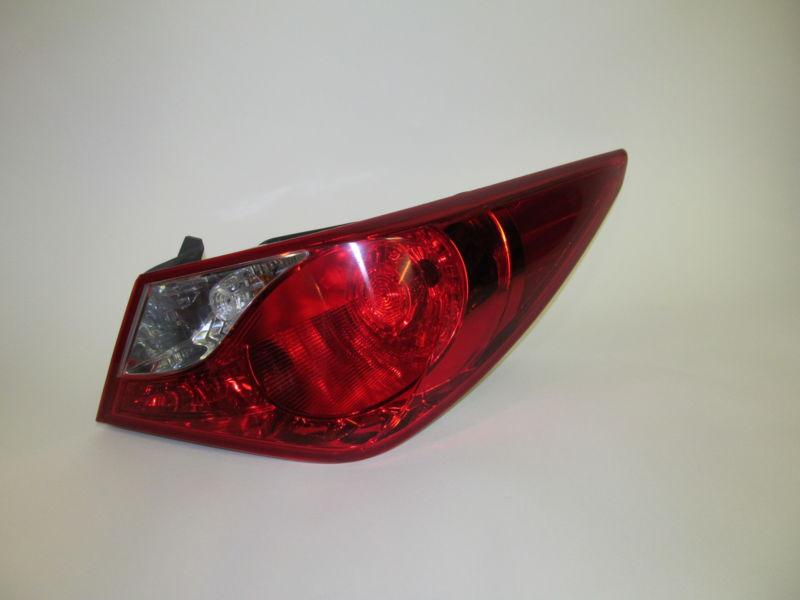 2010 2011 2012 hyundai sonata oem right tail light nice!