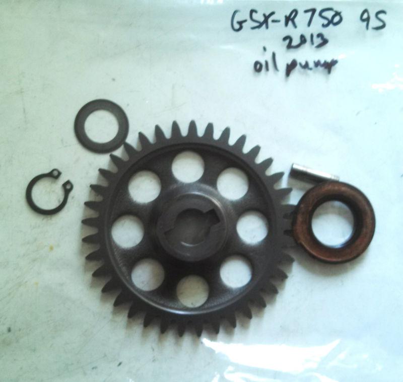 Suzuki gsf1200/600, gsx-r1100, gsx-r750 88-99 oil pump driven gear