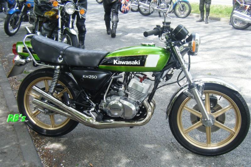 Kawasaki kh250  b4 in green or white - the best