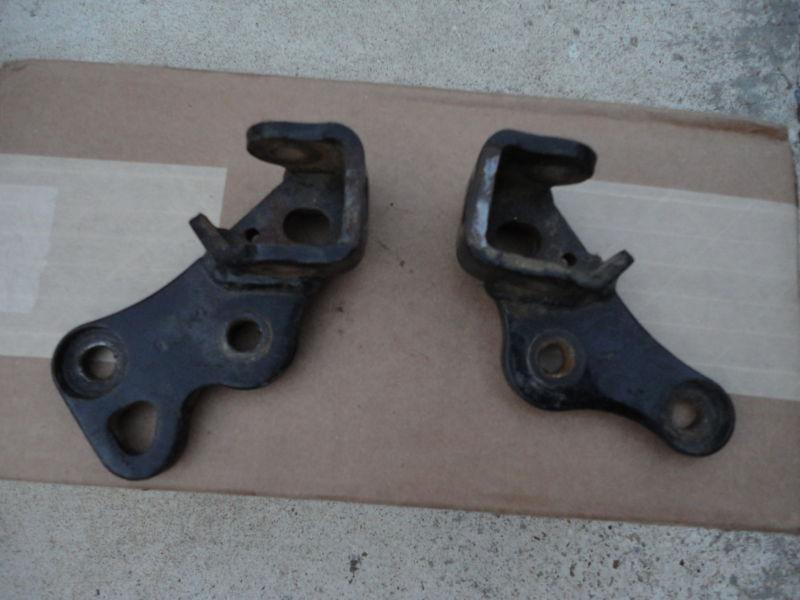 86-87 honda trx250r oem stock foot peg brackets/mounts 86-87 trx250r left/right