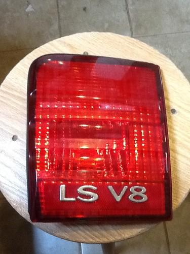 Oem 00 01 02 lincoln ls v8 l left side tail light good condition 