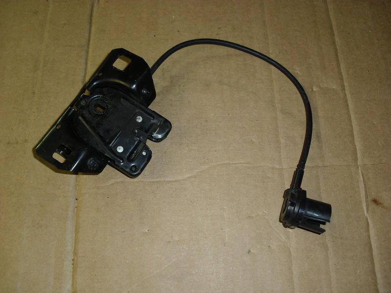 95 - 03 cavalier sunfire trunk latch manual release oem