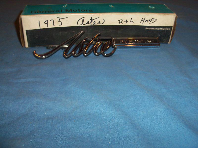 1975 pontiac astre sj front fender chrome script emblem nos gm oem  # 4703