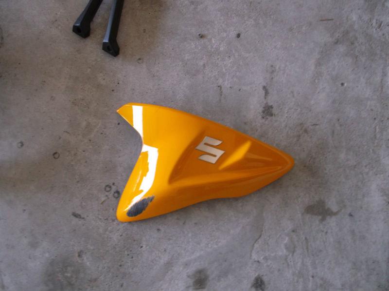 Gsxr 600 750 left side tank cover  2011 