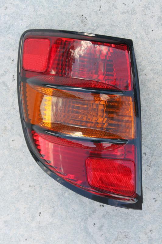 03-08 pontic vibe - tail light brake lamp driver side left (lh) oem