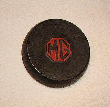 Mgb & midget padded horn push - horn button aau1161 72-76 mgb, 70-76 midget, red