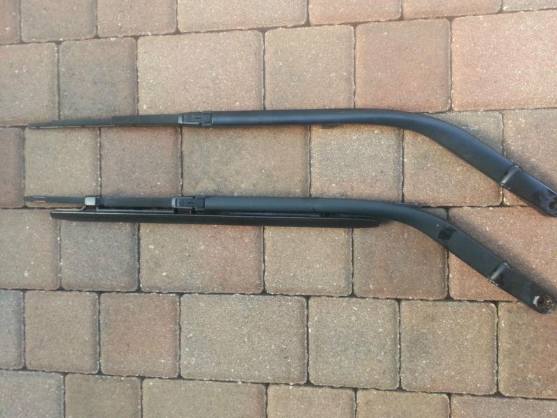 Land rover discovery 2 wiper arms passenger and driver sides with spindle caps