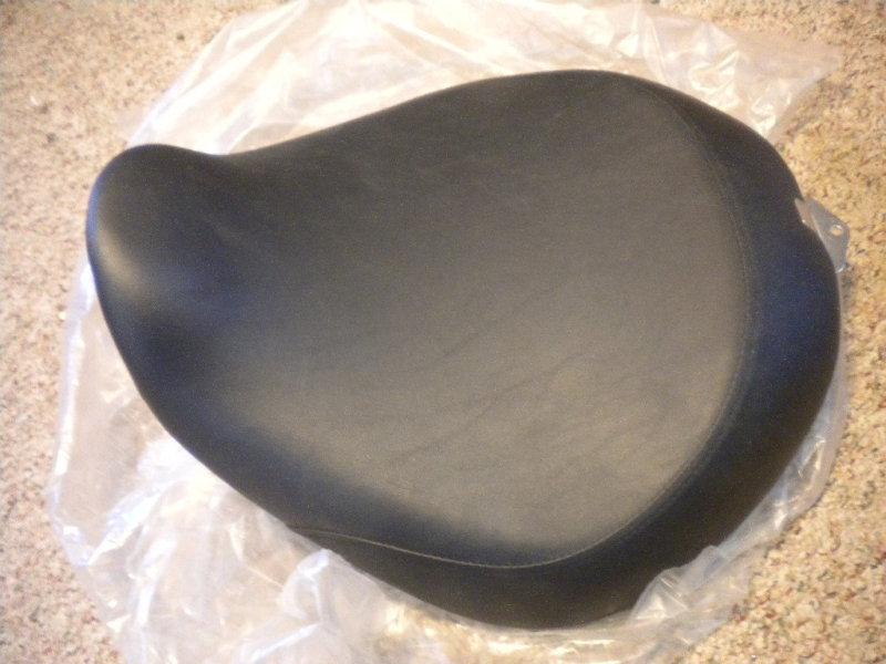 Nos honda oem main seat 2008-2012 vt750 77200-meg-g10za