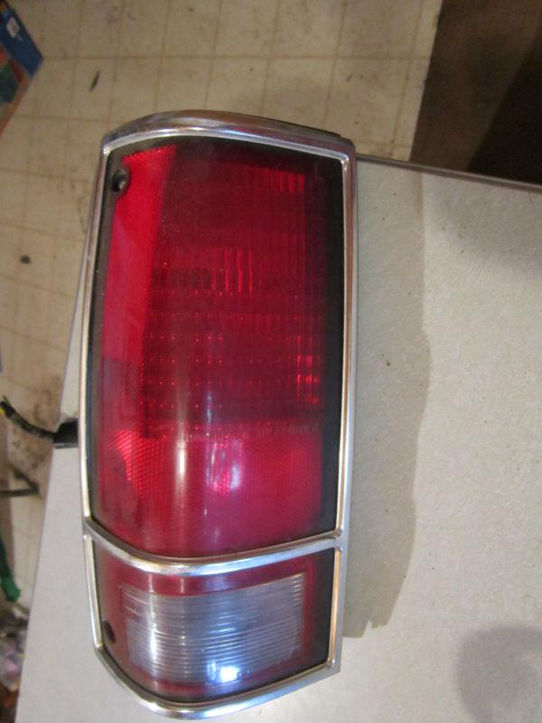 Chevy  s10 pickup truck tail light lens lh gm # 16500593