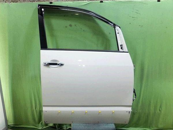 Toyota voxy 2006 front right door assembly [9713100]