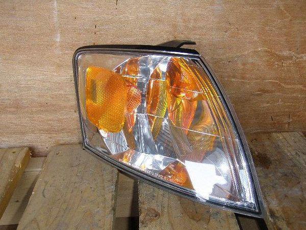 Mazda mpv 2000 right clearance lamp [6011000]