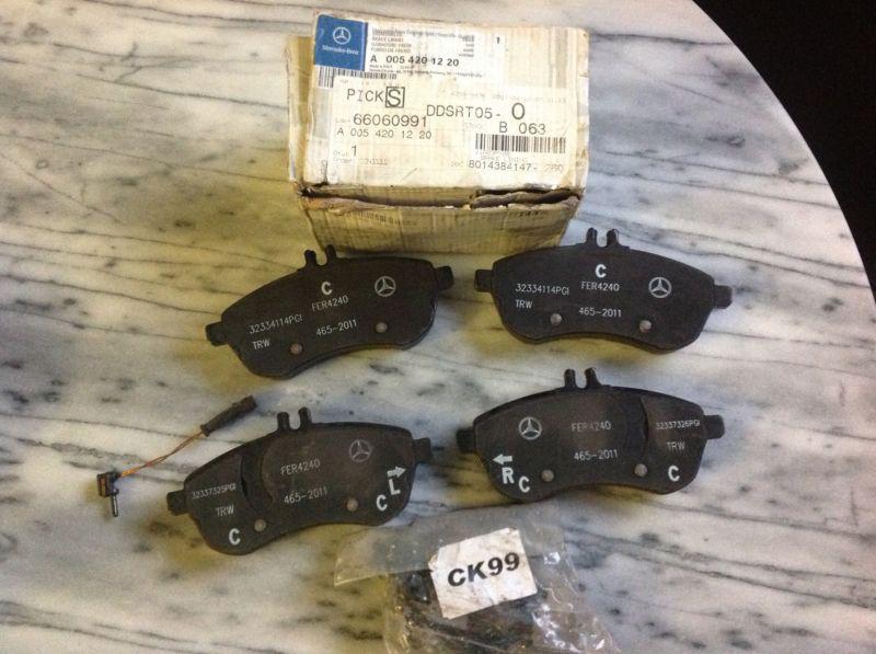 Mercedes-benz c class front brake pads with sensor