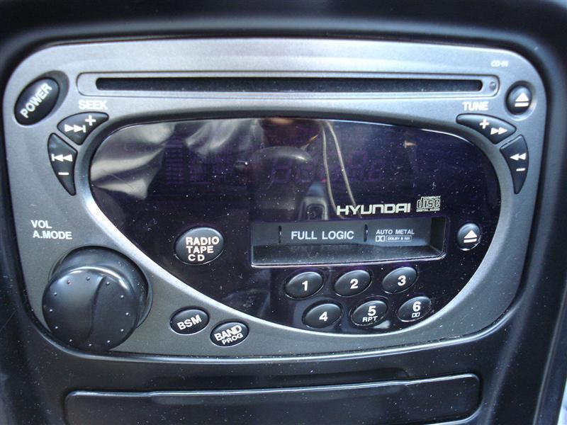 Radio/stereo for 00 01 tiburon ~ am-fm-stereo-cas w/cd player