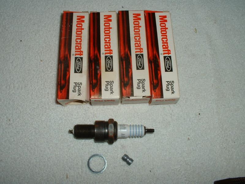 Lot 4 motocraft spark plugs ag32a nib