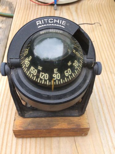 Ritchie lighted black compass model b-51 with mount