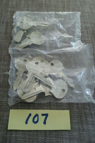 18 vintage volvo automobile key blanks  silca (ne10) #107