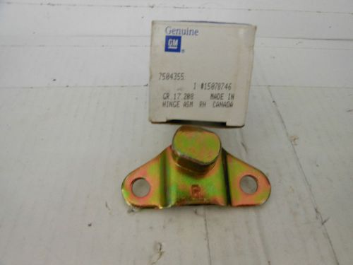 Genuine gm part  #15078746 tailgate hinge