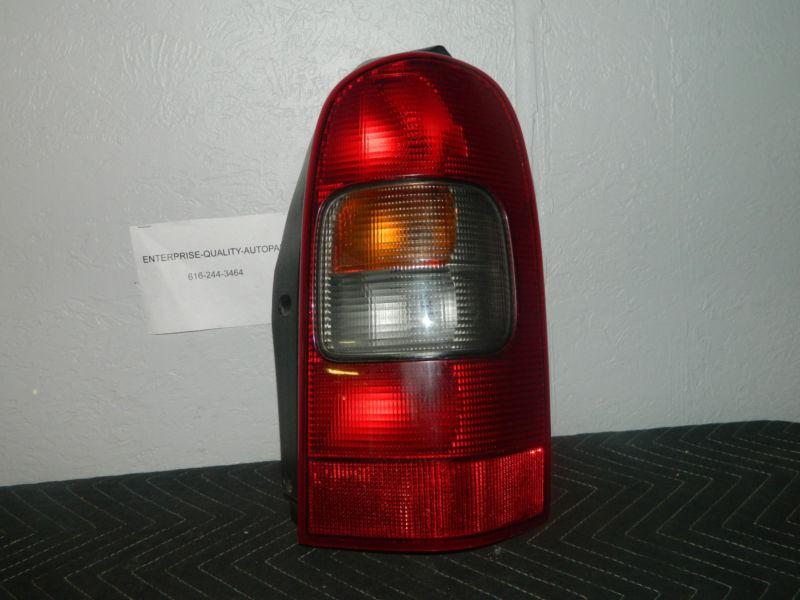 Oem 2001-2005 chevrolet venture right / passeneger side tail light assembly