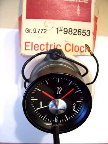 1966-1967 oldsmobile f-85 cutlass 442  &#034;nos/new  clock&#034;  very rare !!!