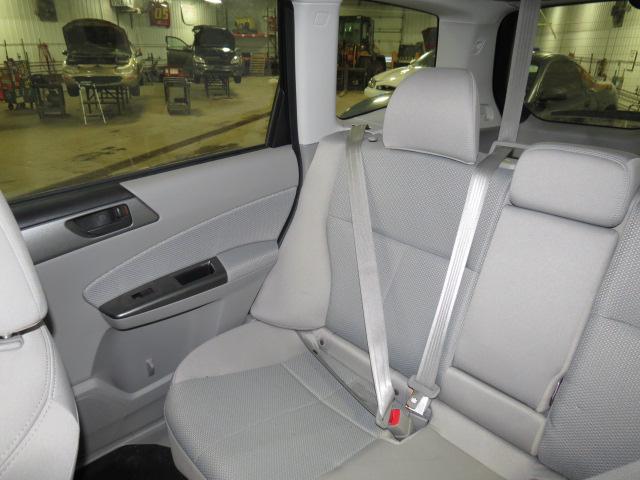 2011 subaru forester rear seat belt & retractor only rh passenger gray