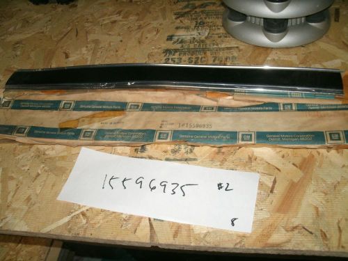 Gm oem fender-molding 15596935 nos