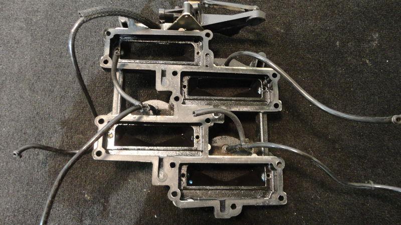 Upper intake manifold #5000886, 02 evinrude 250hp ficht 2 stroke outboard motor