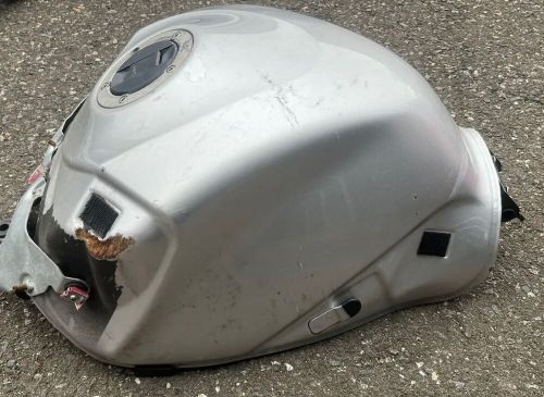 2006-2007 suzuki gsxr 600/750 fuel tank read below