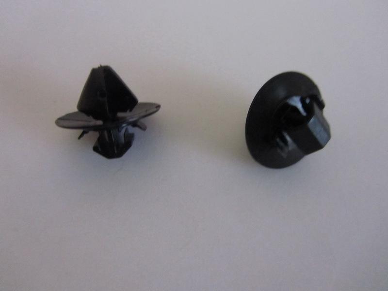 Citroen c4 side moulding clip black 856548  (10  pcs)