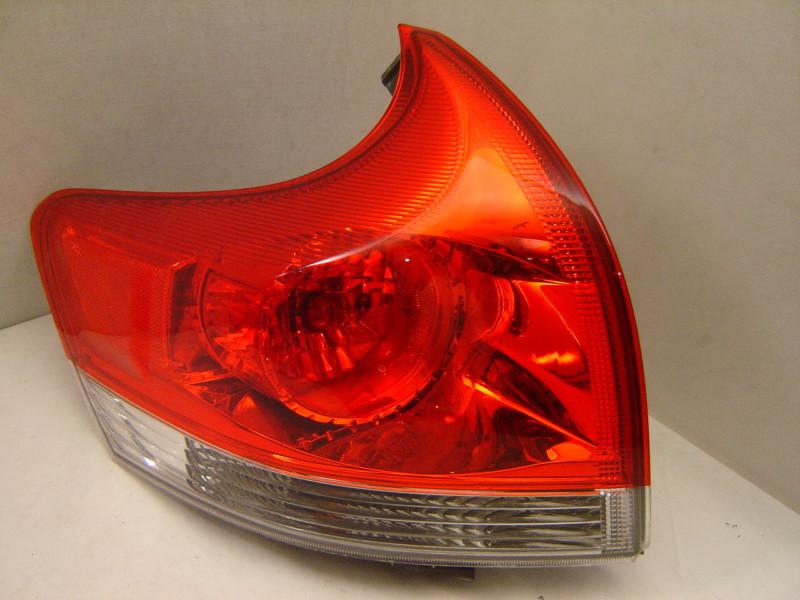 Toyota venza left tail light 12 oem