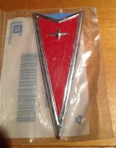 New pontiac red arrowhead hood emblem grand am grand prix sunfire aztek 22658036