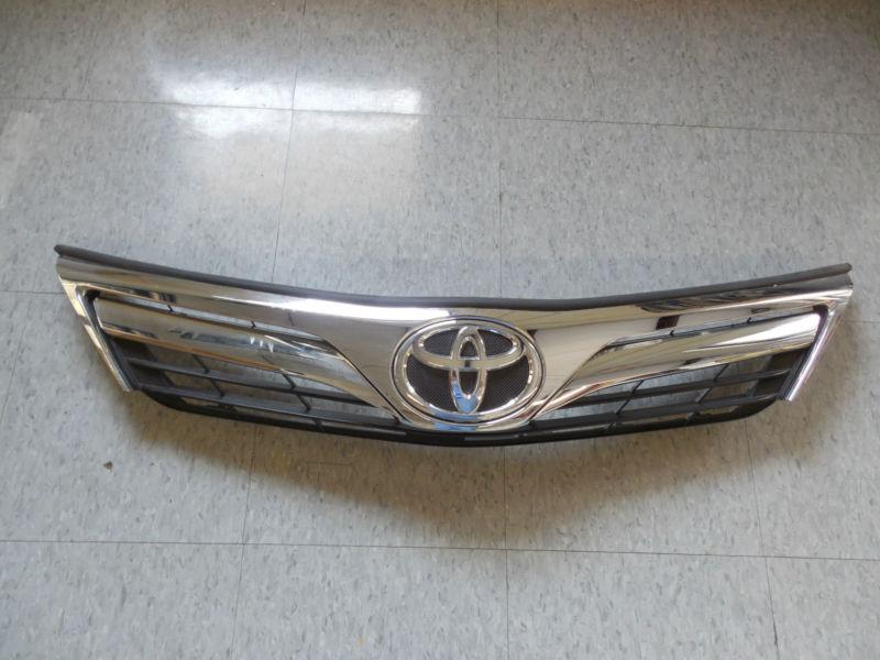 2012 2013 toyota camry grille nice with emblem!