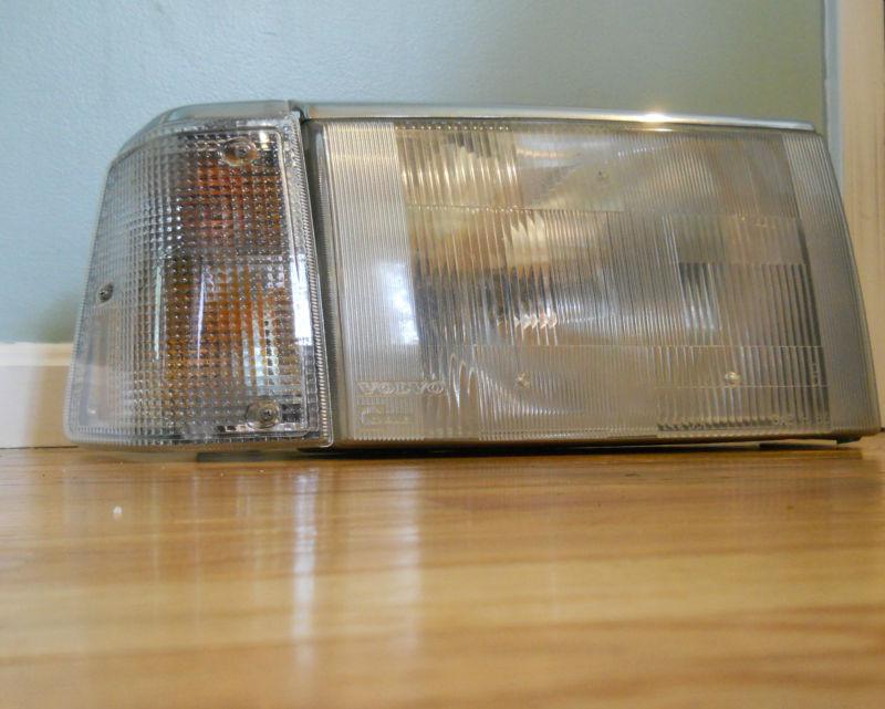 Genuine volvo 240 right headlight and turn signal assembly 1986-1993