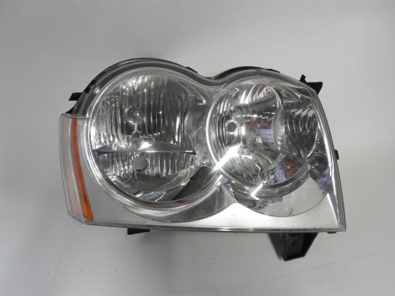 05 06 07 jeep grand cherokee oem right headlight nice!  