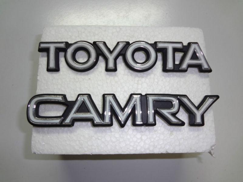 1989 toyota camry rear trunk emblem