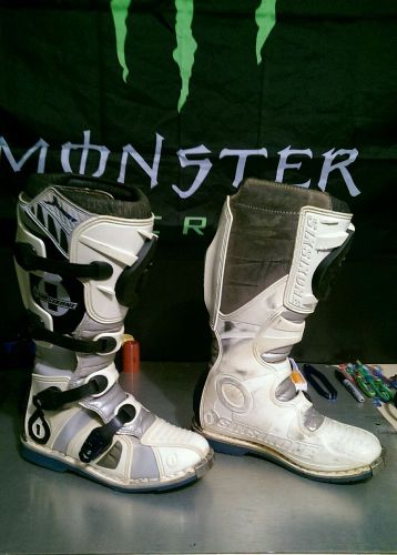 Sixsixone flight mx boots (size 9)