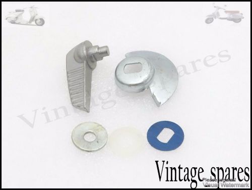 Vespa new side panel door lever kit.small frame/v50/90/100 primavera