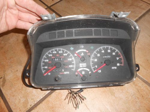 1989-1995 suzuki sidekick / geo tracker instrument cluster w tach 90 91 92 93 94