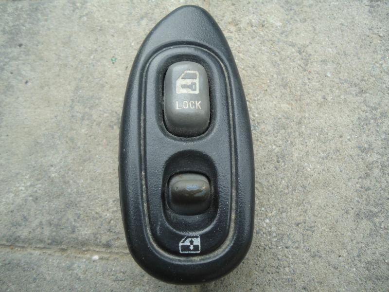 1999-2005 pontiac grand am right door window switch  - used - 22658260