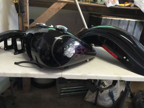 Harley tank with fenders