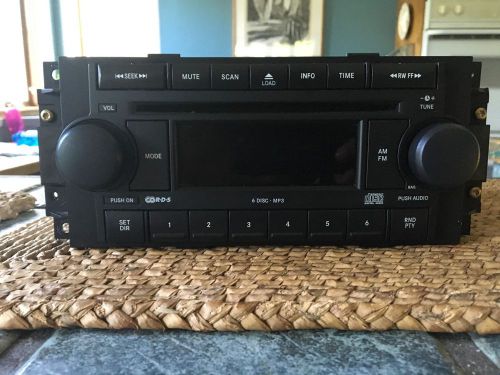 2006 jeep commander radio