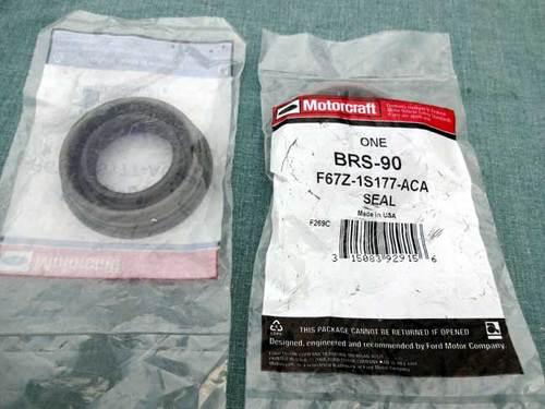 Pair motorcraft brs-90 axle seals